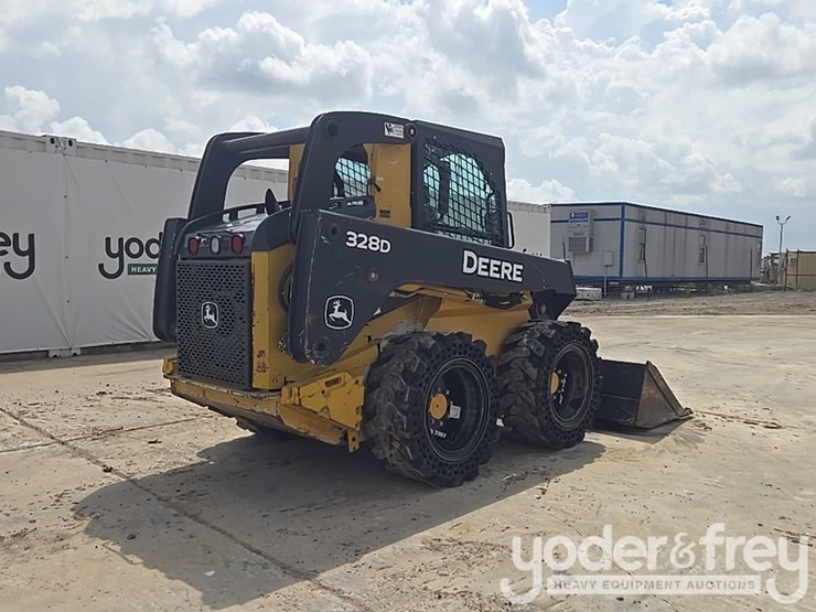 2011-deere-328d-image-5