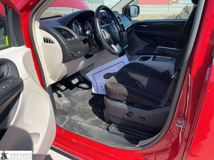 2012-dodge-grand-caravan-crew-image-11