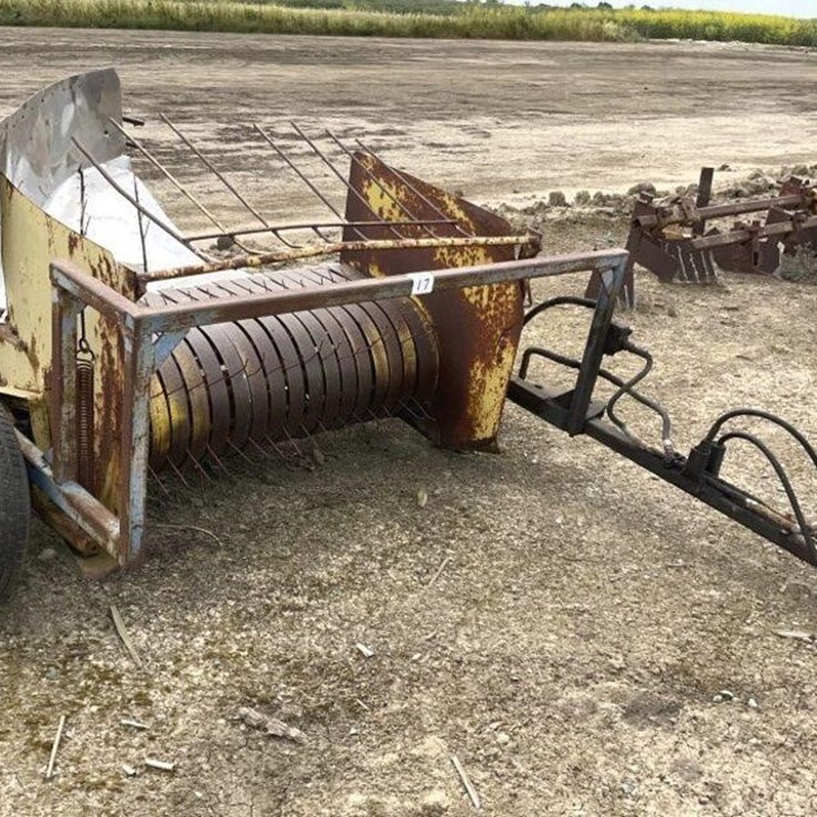NEW HOLLAND 5' Pull Hyd. Hay Turner