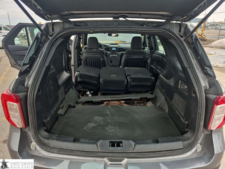 2020-ford-explorer-image-26