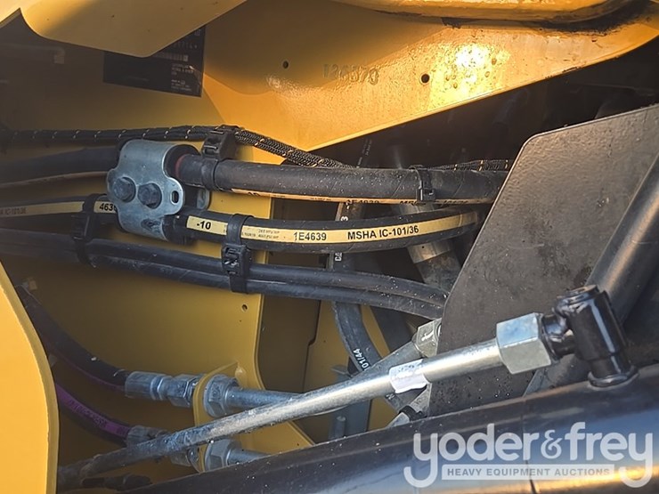 2022-caterpillar-289d3-image-42