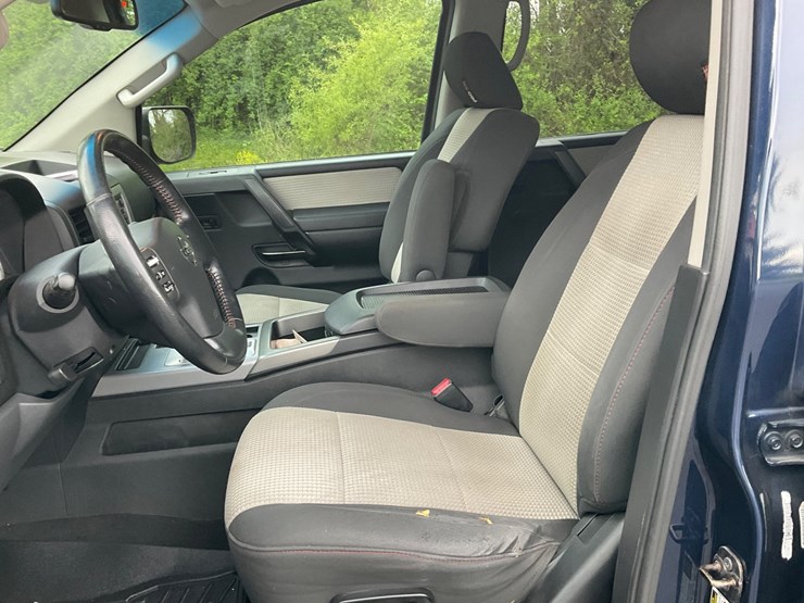 2012-nissan-titan-image-14