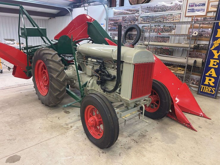 1927-fordson-with-continental-corn-picker-image-5