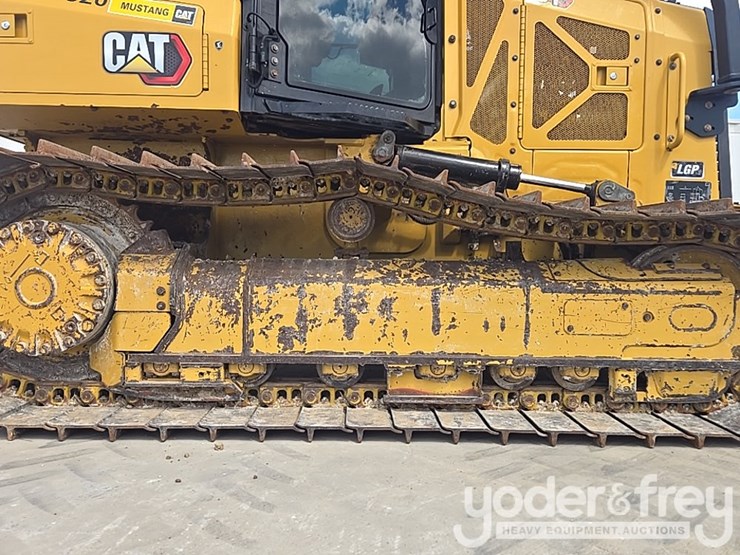 2021-caterpillar-d1-image-19