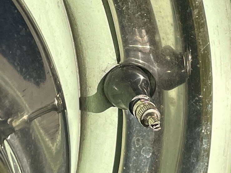 1953-ford-customline-sedan-image-26