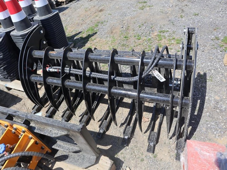 future-skid-steer-grapple-image-1
