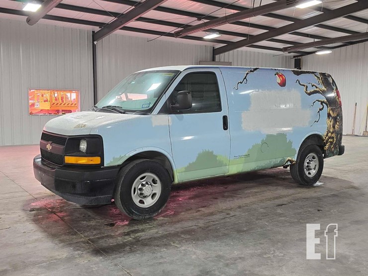 2017-chevrolet-express-2500-image-1