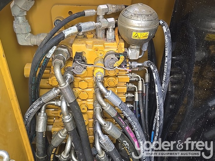 2018-caterpillar-305.5-image-91