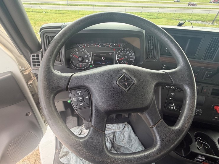 2024-international-hx620-image-34