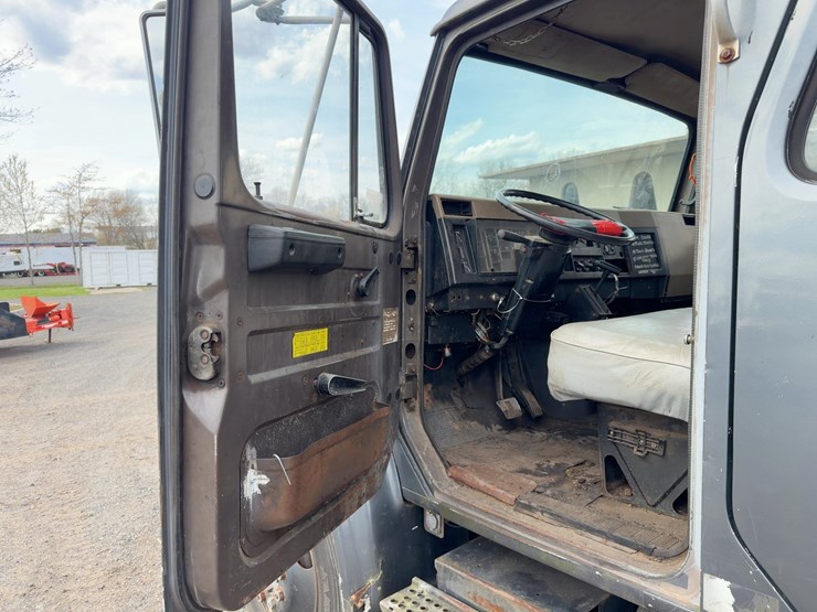 1992-international-4700-image-18