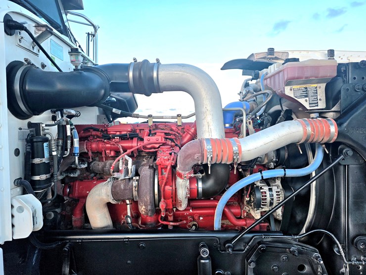 2012-peterbilt-388-image-17