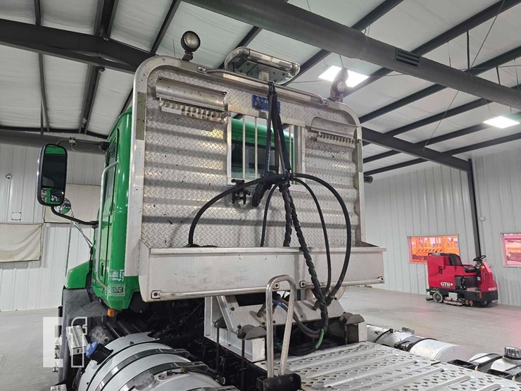 2017-mack-pinnacle-cxu613-image-18