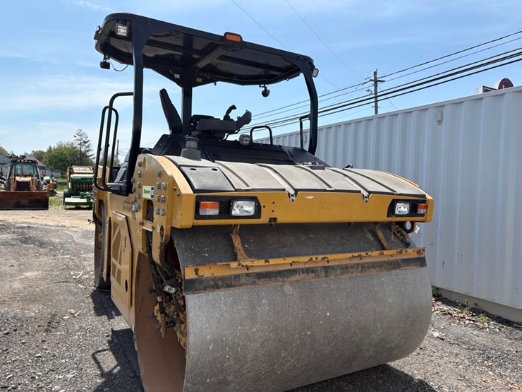 2018-caterpillar-cb13-image-3