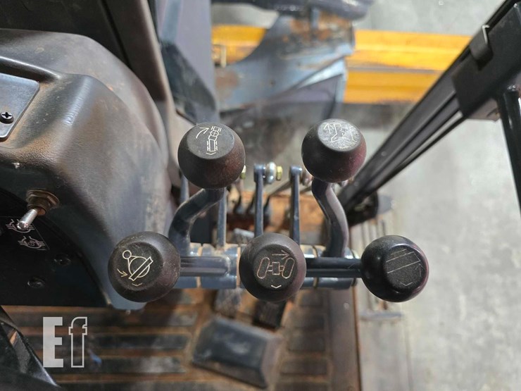 2012-deere-772g-image-22