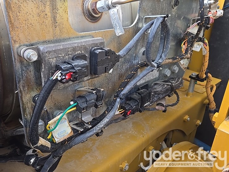 2019-caterpillar-336-image-102