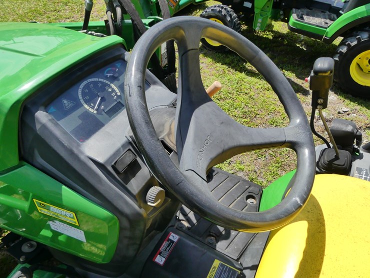 2014-john-deere-1025r-image-12