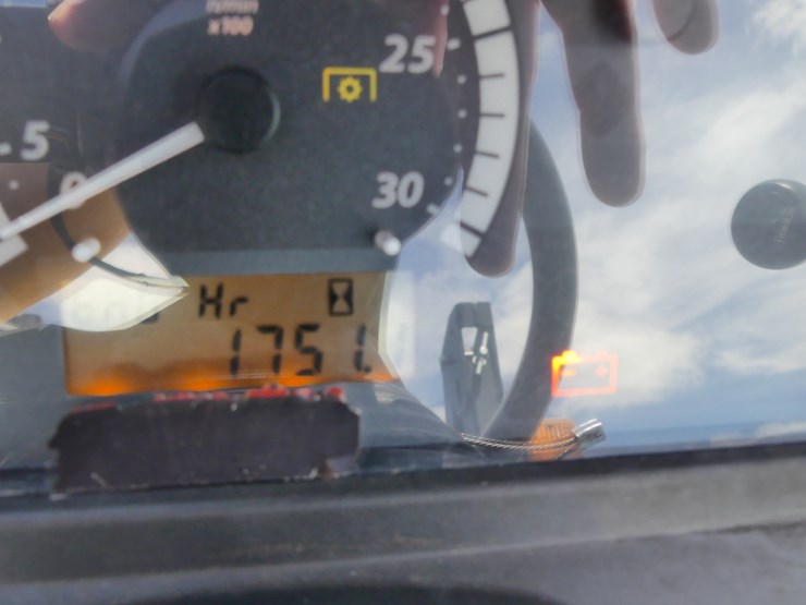 2019-john-deere-4044m-image-13