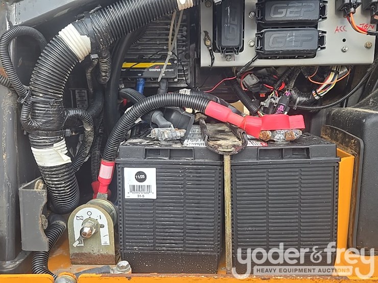 2016-case-750m-image-57