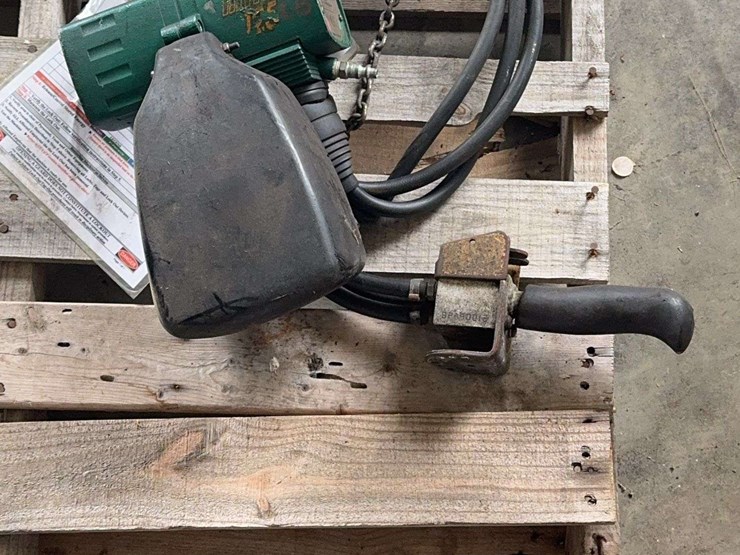 mini-125-air-chain-hoist-image-1