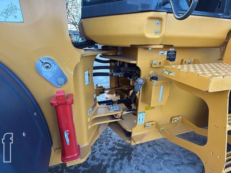 2024-deere-624-p-tier-image-18