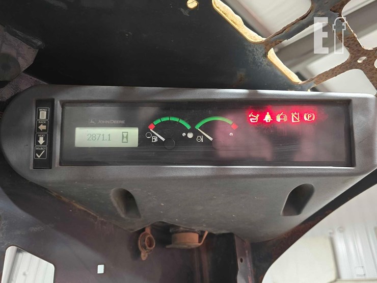 2014-deere-323e-image-18