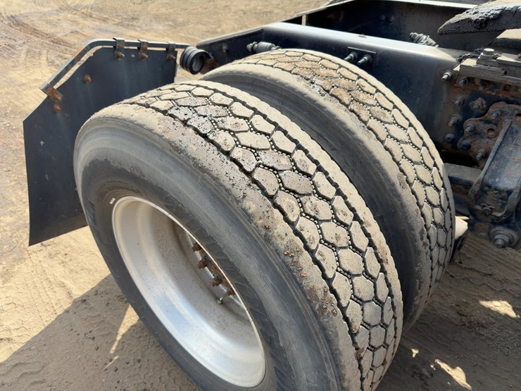 2018-mack-pinnacle-cxu613-image-16