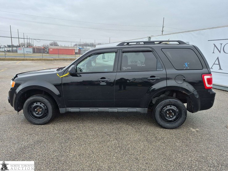 2010-ford-escape-image-8