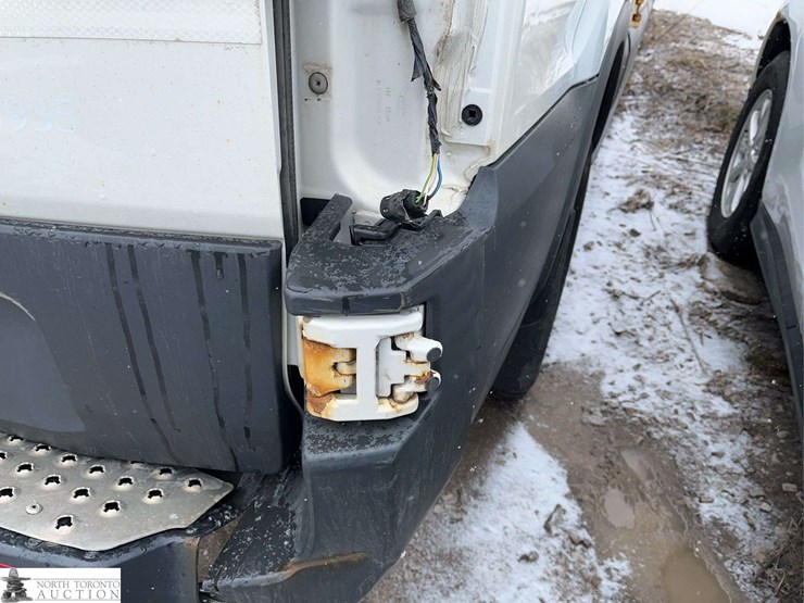 2016-ford-transit-image-7