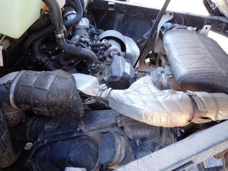 2021-can-am-defender-limited-hd10-4x4-side-by-side-image-40