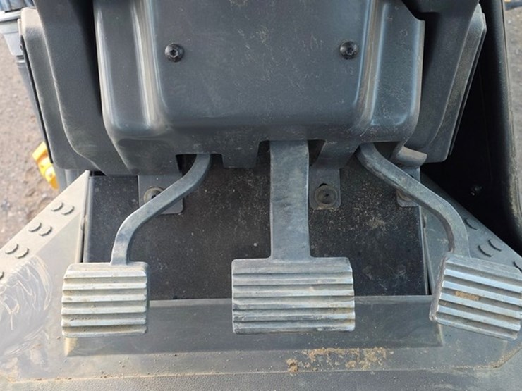 2020-caterpillar-140-image-70