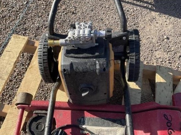 pallet-of-floor-jacks-&-pressure-washer-image-4