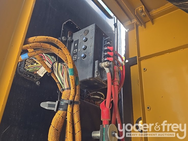 2017-caterpillar-336fl-image-33