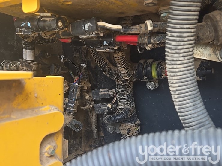 2014-komatsu-d61px-23-image-39