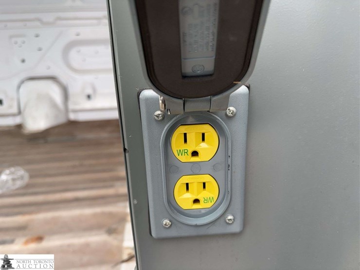 2011-ford-cargo-image-25