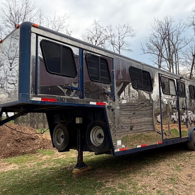 #31730 • 1997 GRAND PRIX 30' GOOSENECK LIVESTOCK TRAILER
