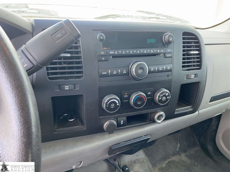 2012-chevrolet-silverado-1500-image-10