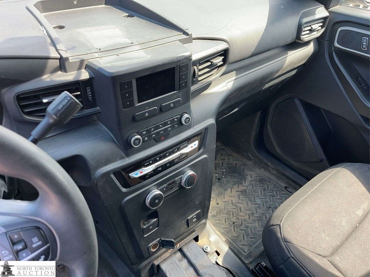 2020-ford-explorer-image-11