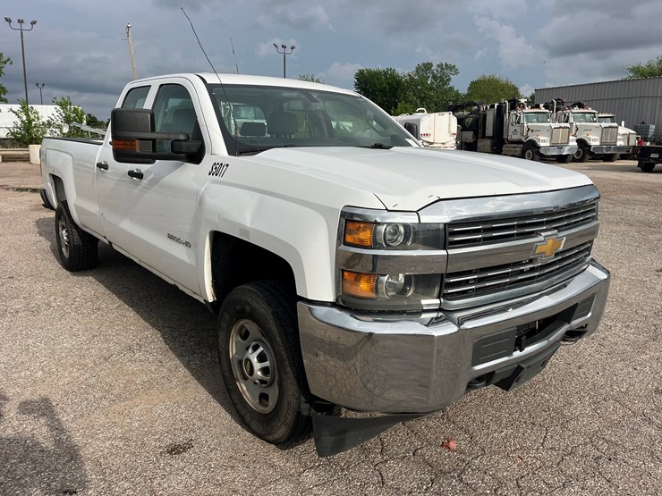 2016-chevrolet-silverado-2500hd-image-3