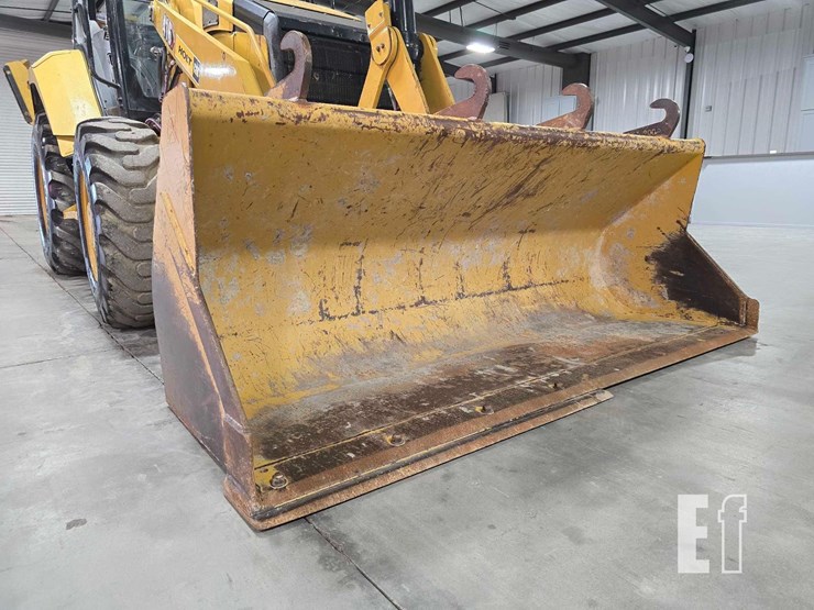 2021-caterpillar-416-image-10