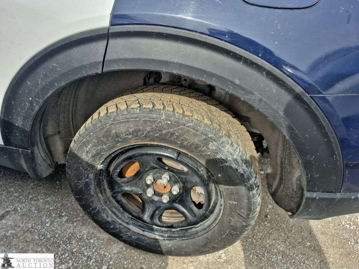 2023-ford-explorer-image-21