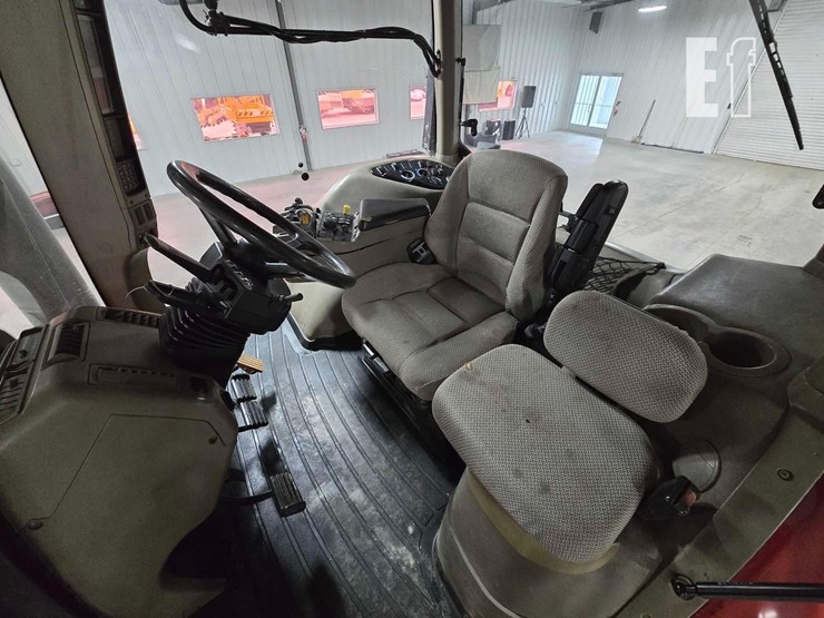 case-ih-magnum-245-image-11