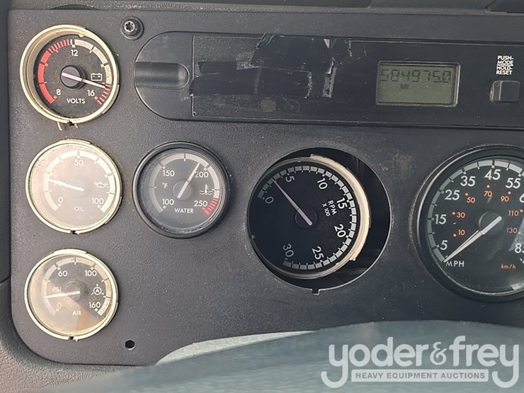 2012-freightliner-cascadia-125-image-105