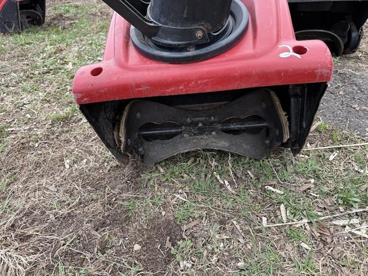 toro-snow-blower-image-3