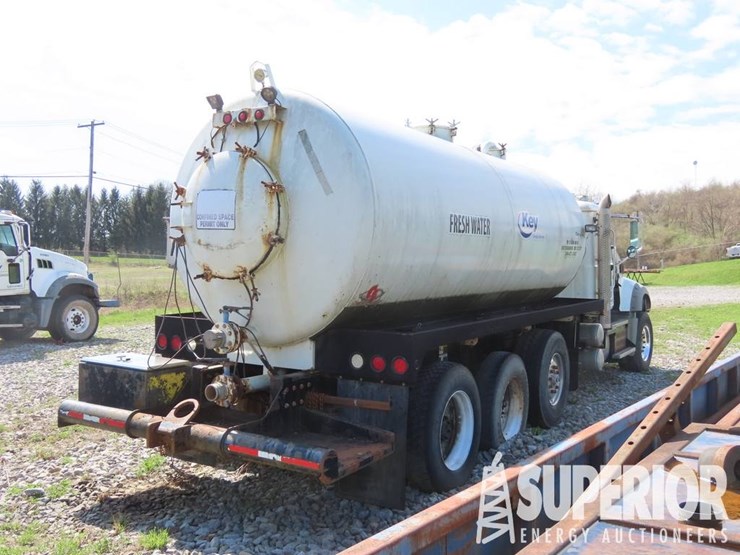 (x)-(6-5)-2015-mack-gu713-3-axle-vac-truck-w/-day...-image-4