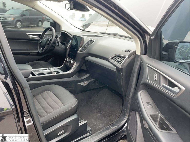 2021-ford-edge-image-23