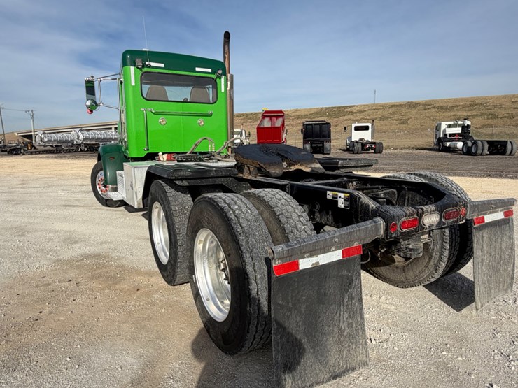 2021-peterbilt-367-image-7