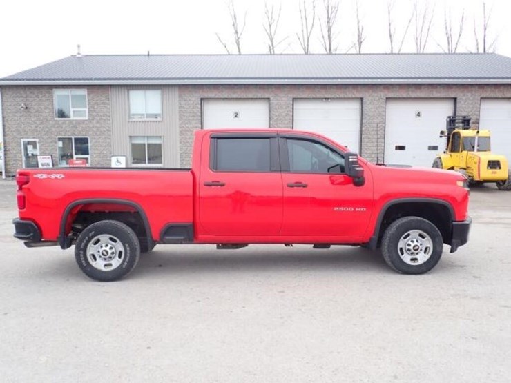 2022-chevrolet-2500hd-image-4