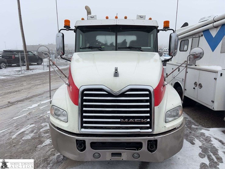 non-operable-2014-mack-pinnacle-t/a-day-cab-tractor-image-7
