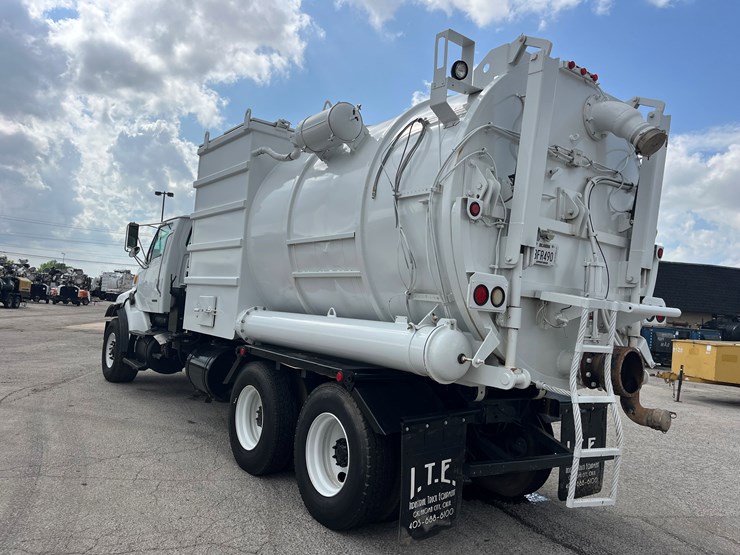 2005-sterling-lt9500-image-7