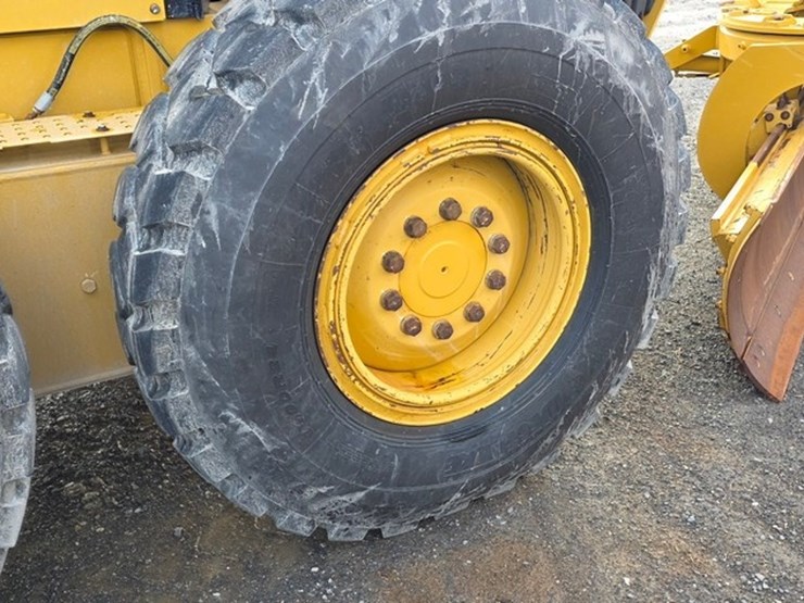 2020-caterpillar-140-image-32